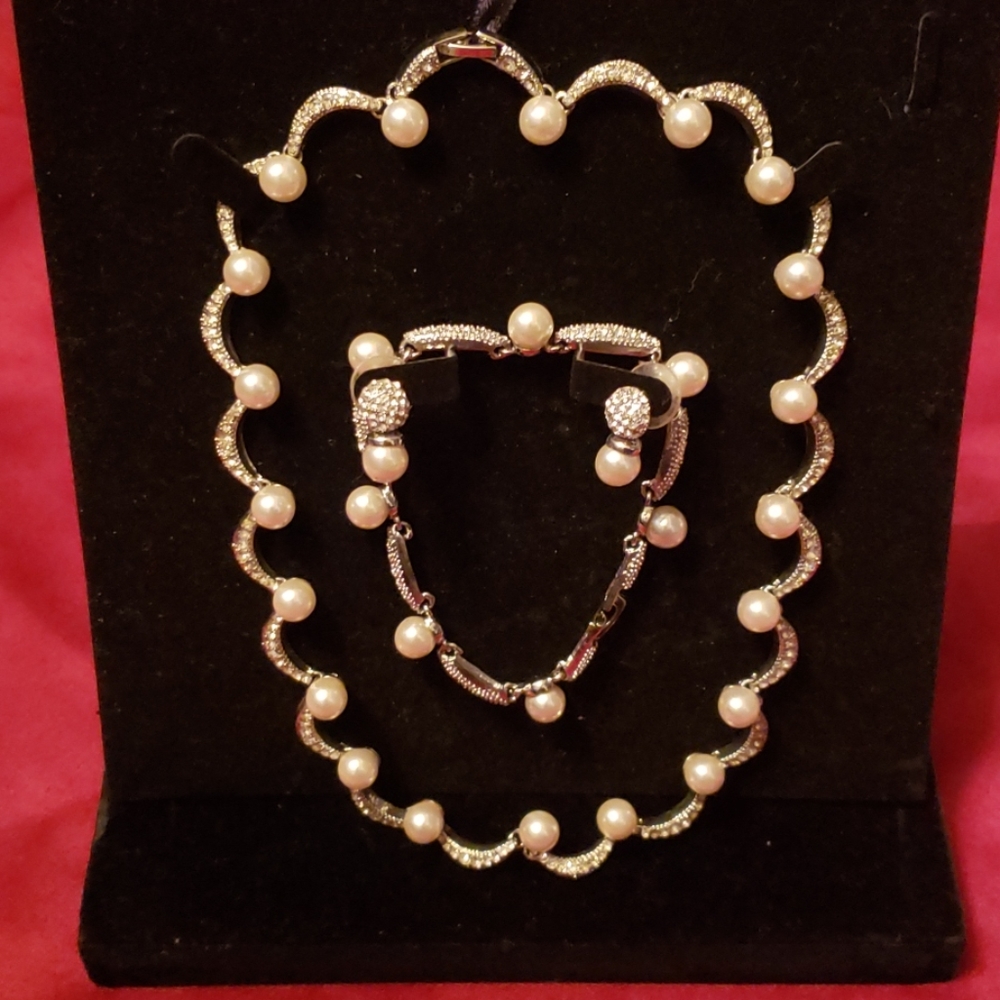 Stunning Accent Jewelry Set